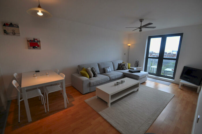 2 Bedroom Apartment To Rent In Queens Court, Dock Street, Hull, North Humberside, HU1