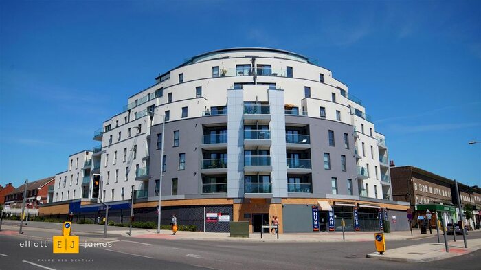 2 Bedroom Flat To Rent In The Broadway, Loughton IG10