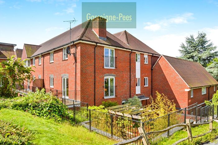 2 Bedroom Property To Rent In Clifton Heights, Dorking, RH4