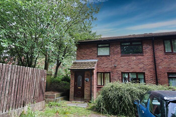 2 Bedroom Flat For Sale In Silk Mill Way, Leeds, West Yorkshire, LS16