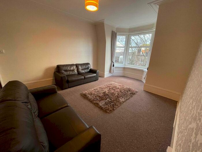 2 Bedroom Flat To Rent In Fonthill Road, Flat, Top Floor Right, Aberdeen, AB11