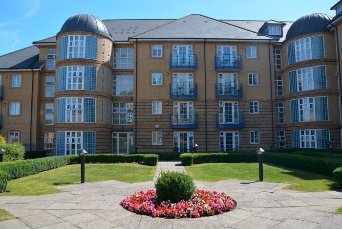 2 Bedroom Flat To Rent In Newland Gardens, Hertford, Herts, SG13