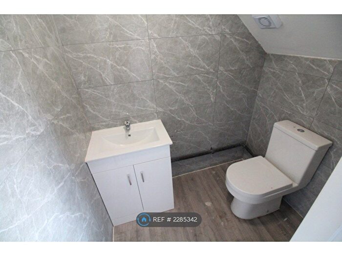 3 Bedroom Flat To Rent In Melton Road, Leicester, LE4