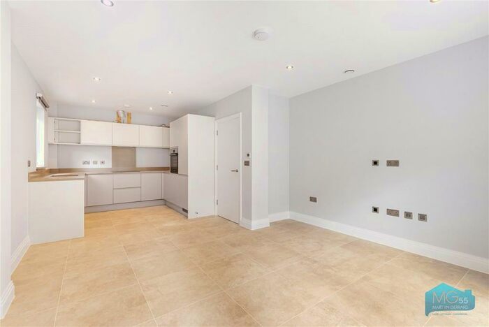 2 Bedroom Apartment To Rent In Crouch End Hill, Crouch End, London, N8