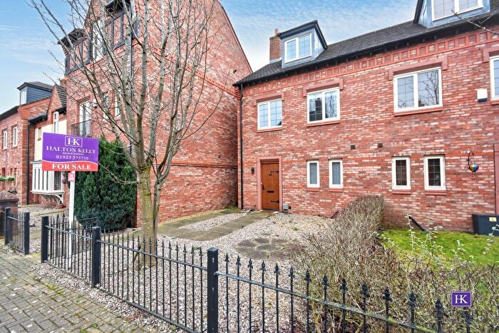 3 Bedroom Semi-Detached House For Sale In Butts Green, Kingswood, Warrington, WA5