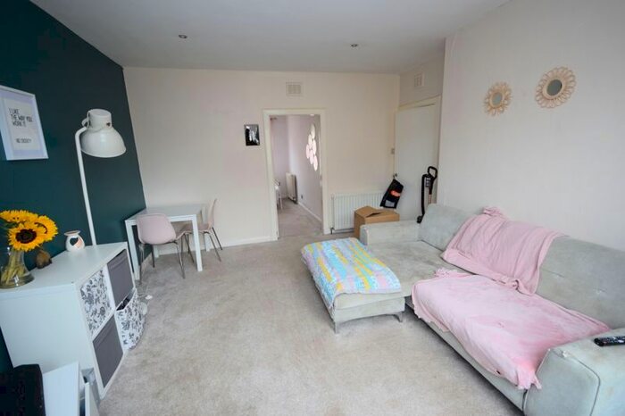 2 Bedroom Flat For Sale In Dick Crescent, Burntisland, KY3