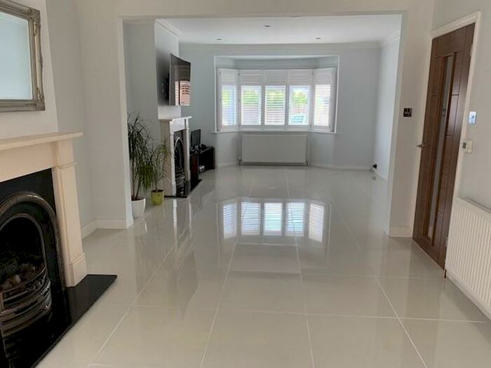 4 Bedroom Semi-Detached House To Rent In Oakleigh Crescent, Whetstone, N20