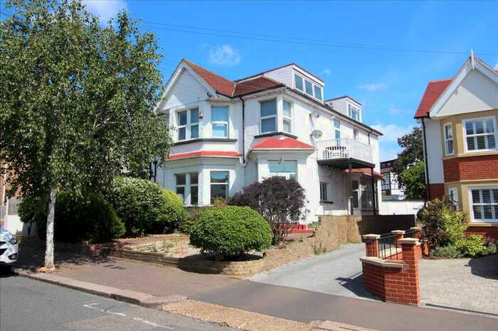 1 Bedroom Flat To Rent In Kings Road, Westcliff-On-Sea, SS0