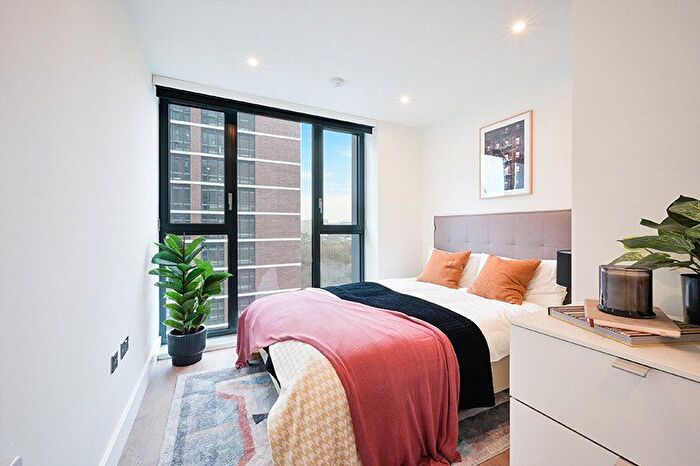 2 Bedroom Flat To Rent In Uncle Leeds, Whitehall, LS12