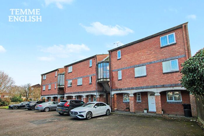 1 Bedroom Flat For Sale In Fairfax Avenue, Basildon, SS13