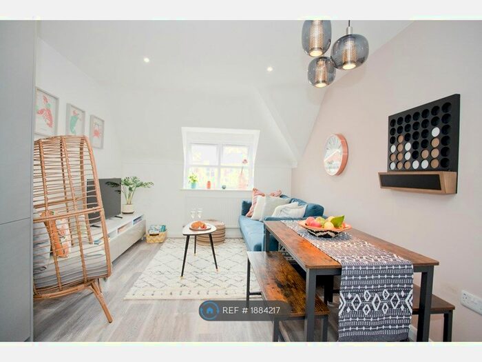 2 Bedroom Flat To Rent In Florence Road, Bournemouth, BH5