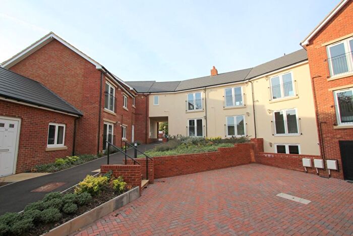 1 Bedroom Flat To Rent In Bluebell Court, Linslade, LU7