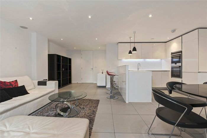 3 Bedroom Flat To Rent In Peartree Street, Clerkenwell, London, EC1V