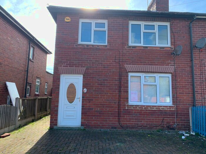3 Bedroom Semi-Detached House To Rent In Brook Road, Oldbury, B68