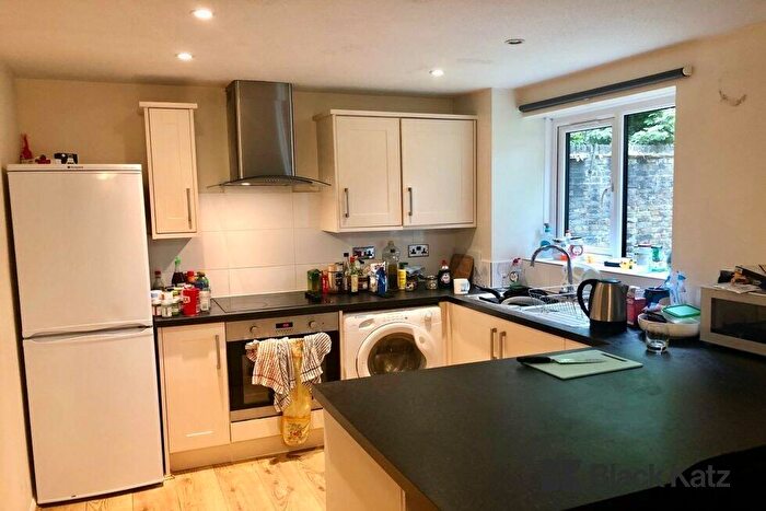 2 Bedroom Flat To Rent In John Maurice Close, Elephant And Castle, SE17