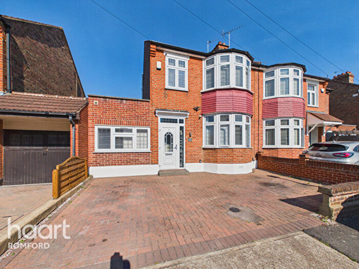 4 Bedroom Semi-Detached House For Sale In Lonsdale Avenue, Romford, RM7