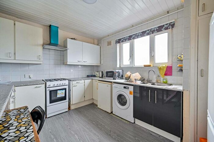 3 Bedroom Flat To Rent In Cambridge Gardens, Kingston, Kingston Upon Thames, KT1