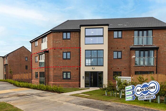2 Bedroom Flat To Rent In Wellington Boulevard, Whinmoor, Leeds, LS14
