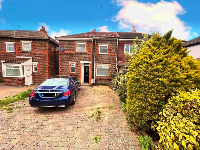 3 Bedroom Semi Detached House For Sale In White Hart Lane, Portchester, PO16