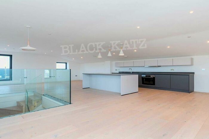 2 Bedroom Apartment To Rent In Tottenham Lane, Crouch End, N8