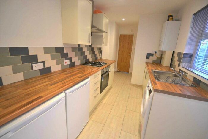 3 Bedroom Terraced House To Rent In Brighton Road, Reading, RG6