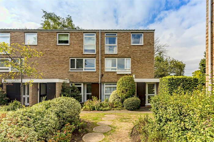 2 Bedroom Maisonette To Rent In Harrowdene Gardens, Teddington, TW11