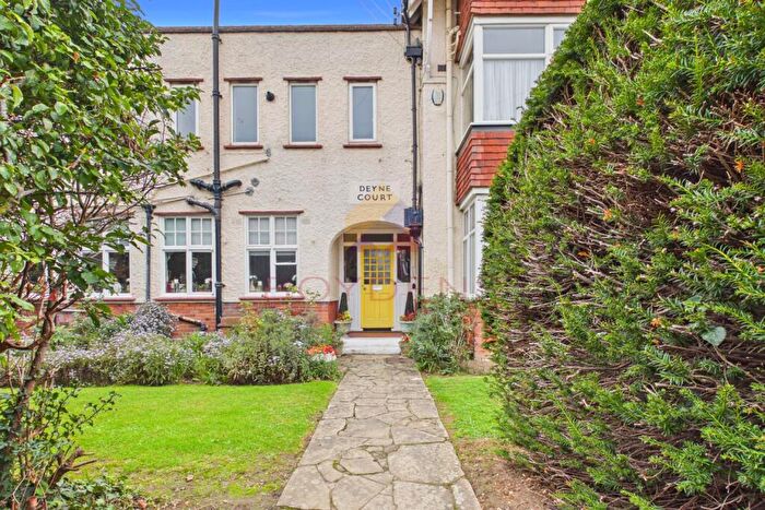 2 Bedroom Apartment For Sale In Connaught Avenue, Finton On Sea, CO13