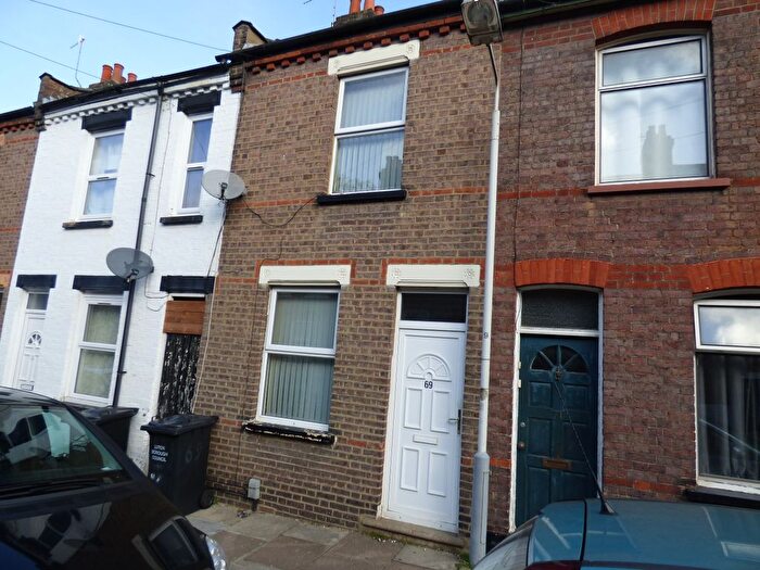 2 Bedroom Terraced House To Rent In Cowper Street, Luton, LU1