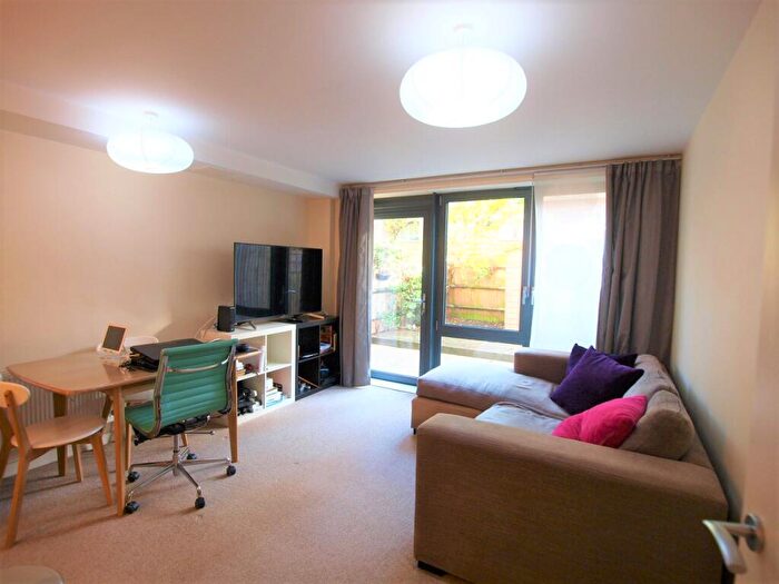 1 Bedroom Flat To Rent In Rosefield, Pooles Park, Finsbury Park, N4