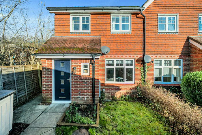3 Bedroom Semi-Detached House For Sale In Foxwood Close, Wormley, Godalming, GU8
