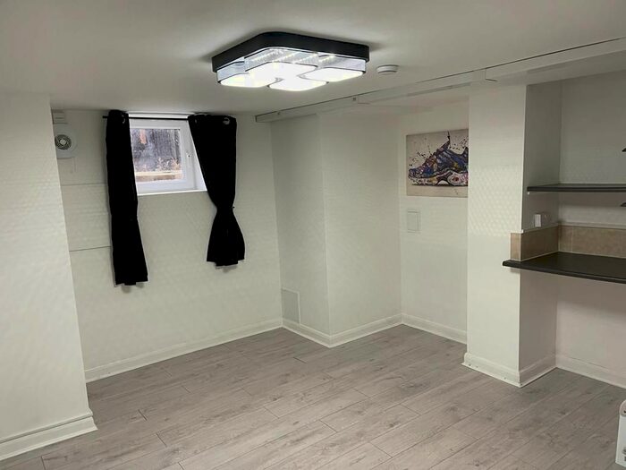 1 Bedroom Flat To Rent In Austhorpe Road, Crossgates LS15