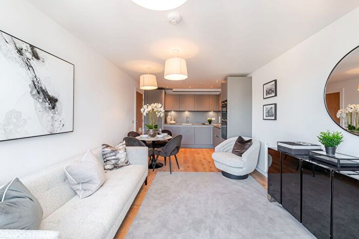 2 Bedroom Flat To Rent In Logie Green Road, Edinburgh, EH7