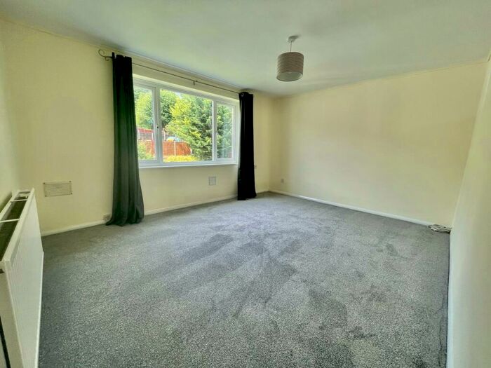 2 Bedroom Flat To Rent In Roseholme, Maidstone, ME16