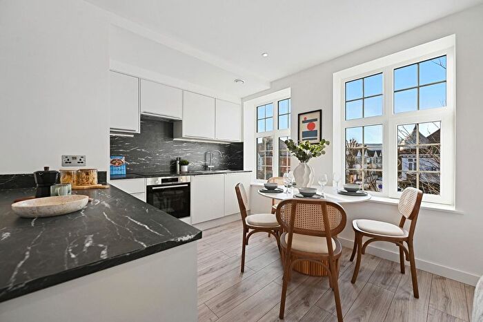 1 Bedroom Flat To Rent In Northfield Avenue, Ealing, W13