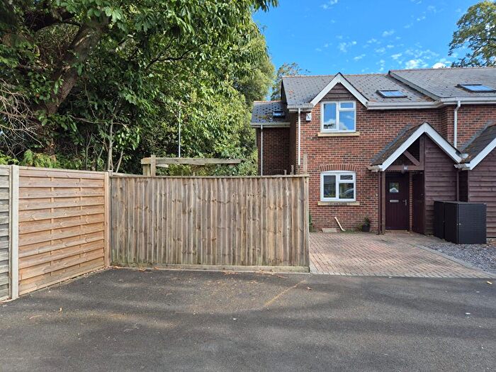 3 Bedroom End Of Terrace House For Sale In Manning Avenue, Christchurch, BH23