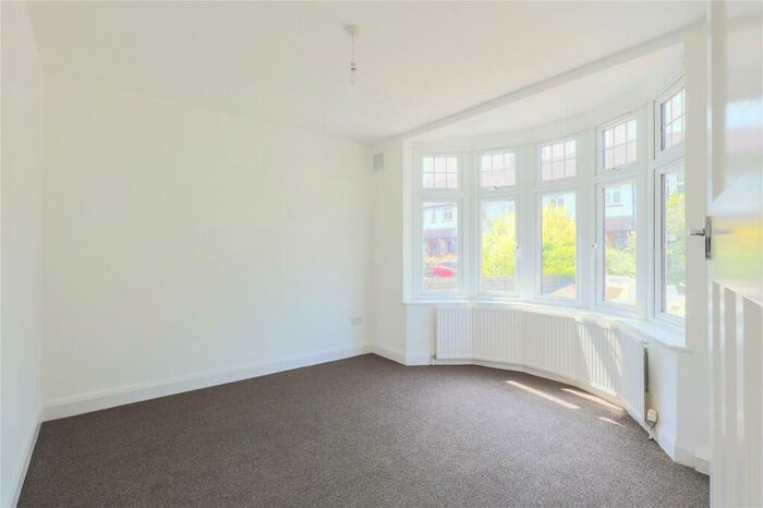 1 Bedroom Apartment To Rent In Warlters Close, Holloway, London, N7