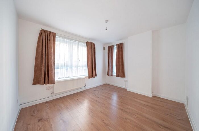 3 Bedroom Flat To Rent In Bardsley Lane, London, SE10