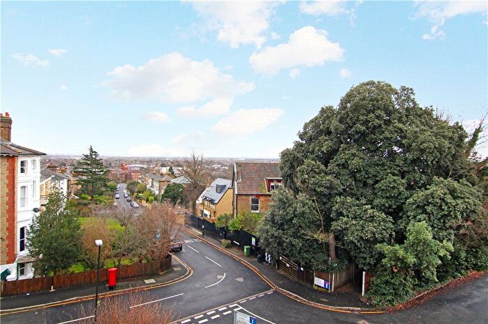 1 Bedroom Flat To Rent In Hillymead, Thornton Hill, SW19