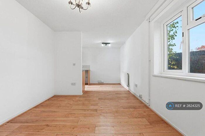 1 Bedroom Maisonette To Rent In Uppingham Gardens, Nottingham, NG2