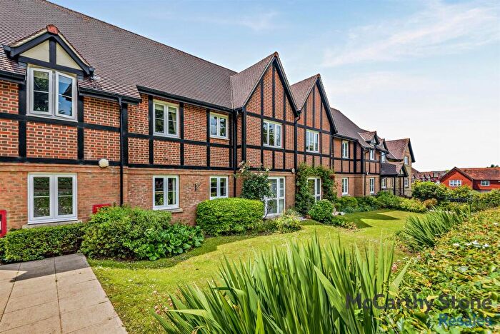 1 Bedroom Apartment For Sale In Foxmead Court, Meadowside, Storrington, Pulborough, RH20