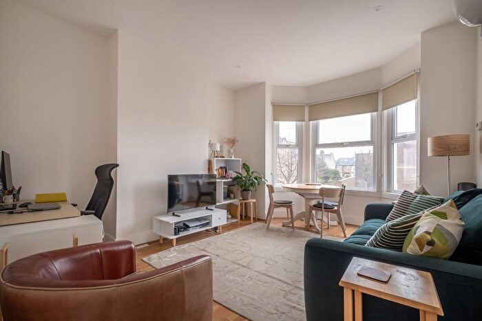 2 Bedroom Flat To Rent In Childebert Road, London, SW17