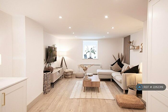 2 Bedroom Flat To Rent In Great King Street, Macclesfield, SK11