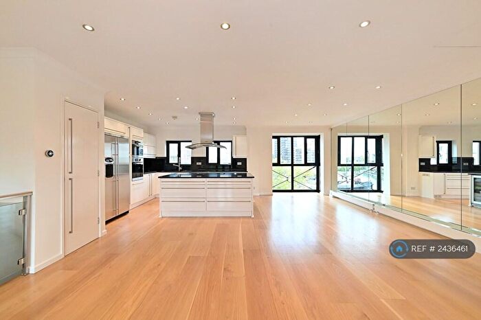 3 Bedroom Flat To Rent In Landons Close, London, E14