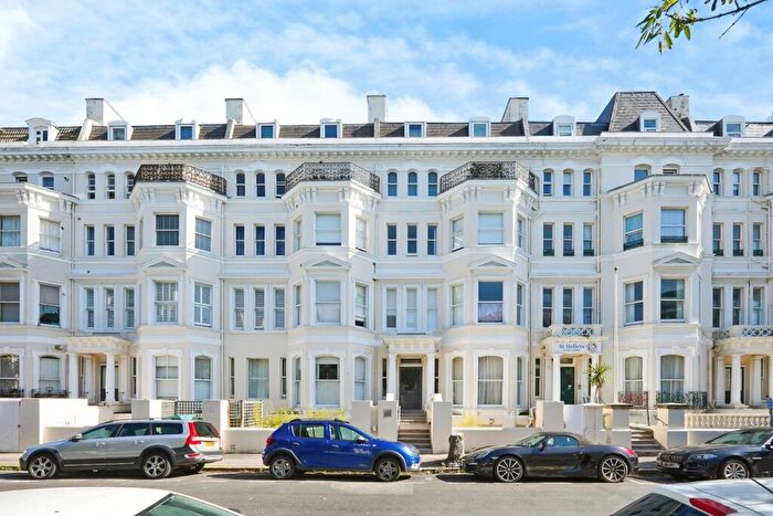2 Bedroom Flat For Sale In Clifton Gardens, Folkestone, Kent, CT20