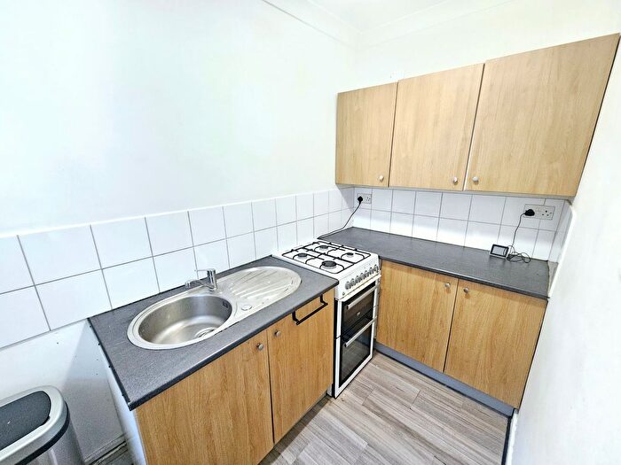 1 Bedroom Flat To Rent In Bitterne Road West, Southampton, SO18