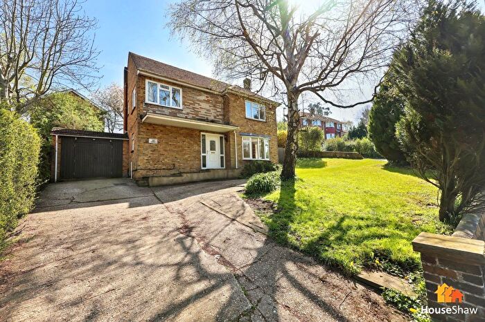 3 Bedroom Detached House For Sale In Desborough Avenue, High Wycombe, HP11