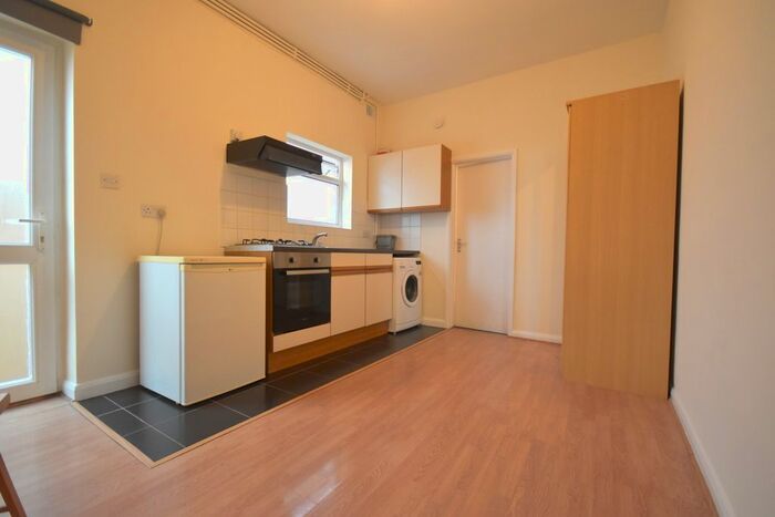 Studio To Rent In Woodfield Avenue, Streatham, London, SW16