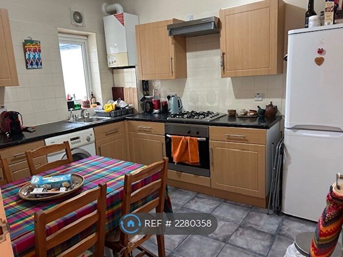 1 Bedroom Flat To Rent In Long Lane, London, N2