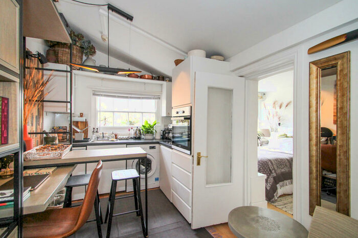 Studio To Rent In Caledonian Road, Islington, N1