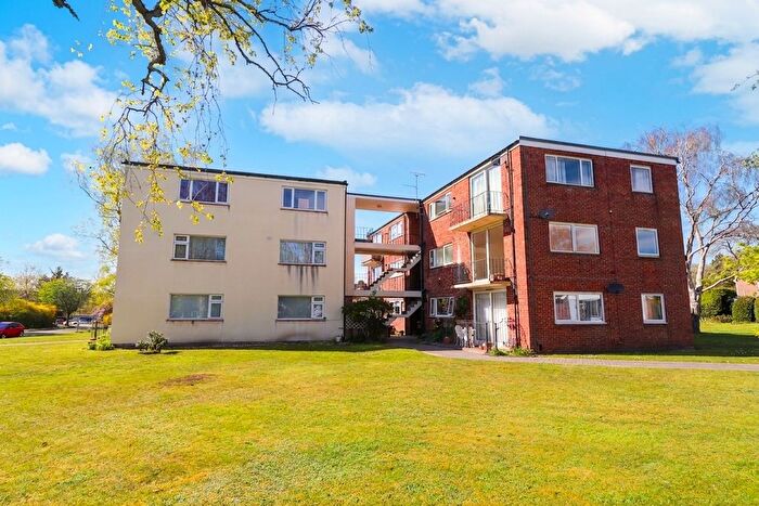 2 Bedroom Flat For Sale In Elm Court, Sycamore Avenue, Chandlers Ford, SO53